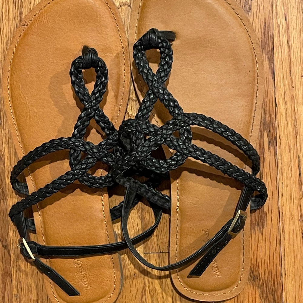 NWOT Universal Thread Jana Sandals 10W